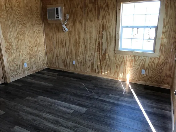 $999 | 110 Pine Tree Loop, Unit B, Bastrop, TX 78602