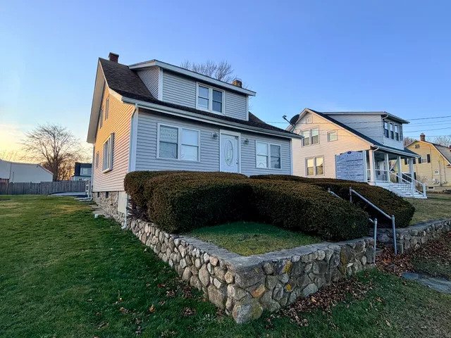 $1,800 | 12 Clark Lane, Unit A, Waterford, CT 06385