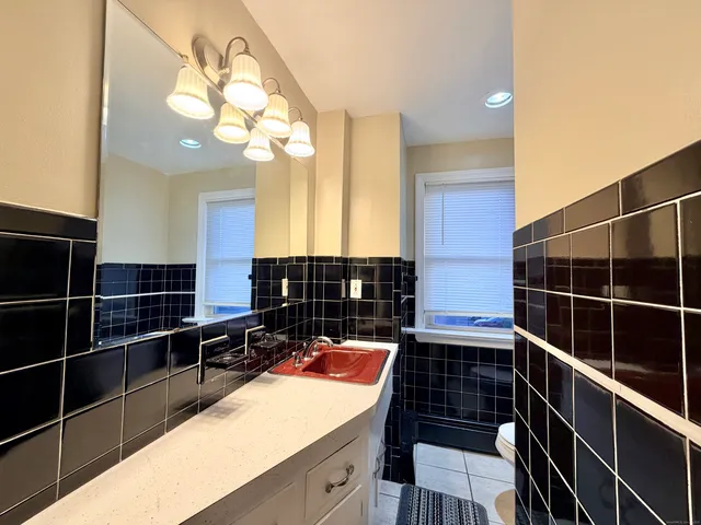 $1,800 | 12 Clark Lane, Unit A, Waterford, CT 06385