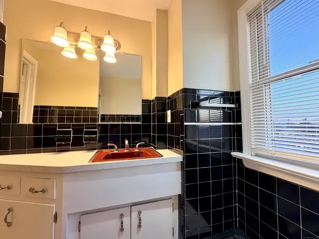 $1,800 | 12 Clark Lane, Unit A, Waterford, CT 06385