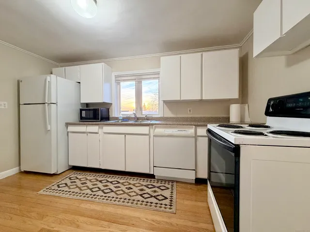 $1,800 | 12 Clark Lane, Unit A, Waterford, CT 06385