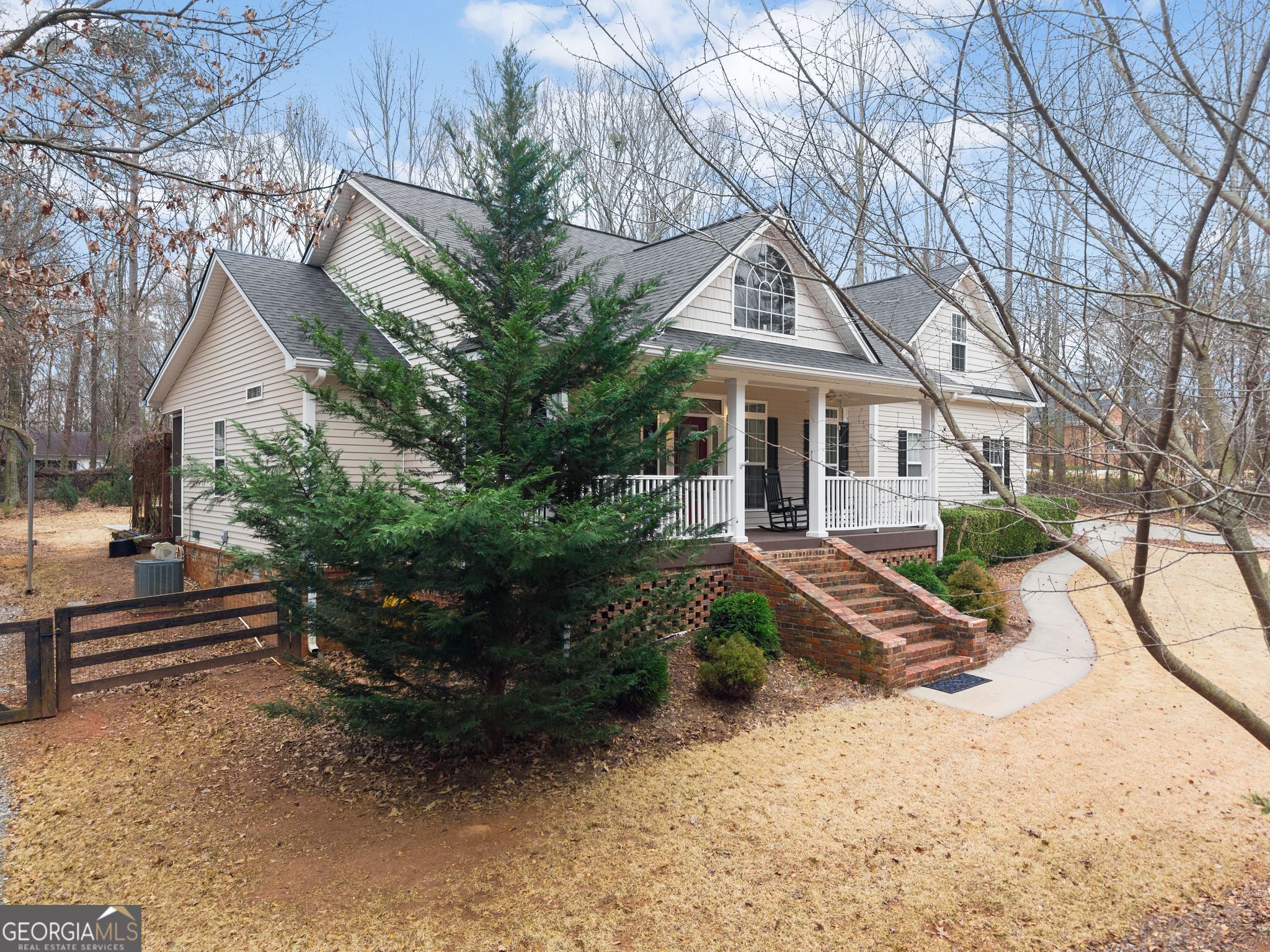 96 Magnolia Place Commerce, GA 30529 - Photo 5 of 58 a front view of a house with a yard