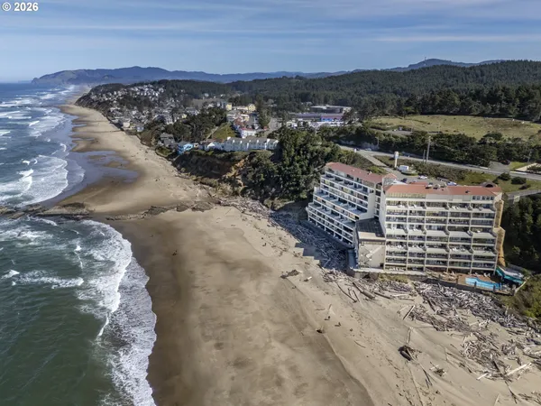 $284,500 | 4009 Southeast Highway 101, Unit 221, Lincoln City, OR 97367