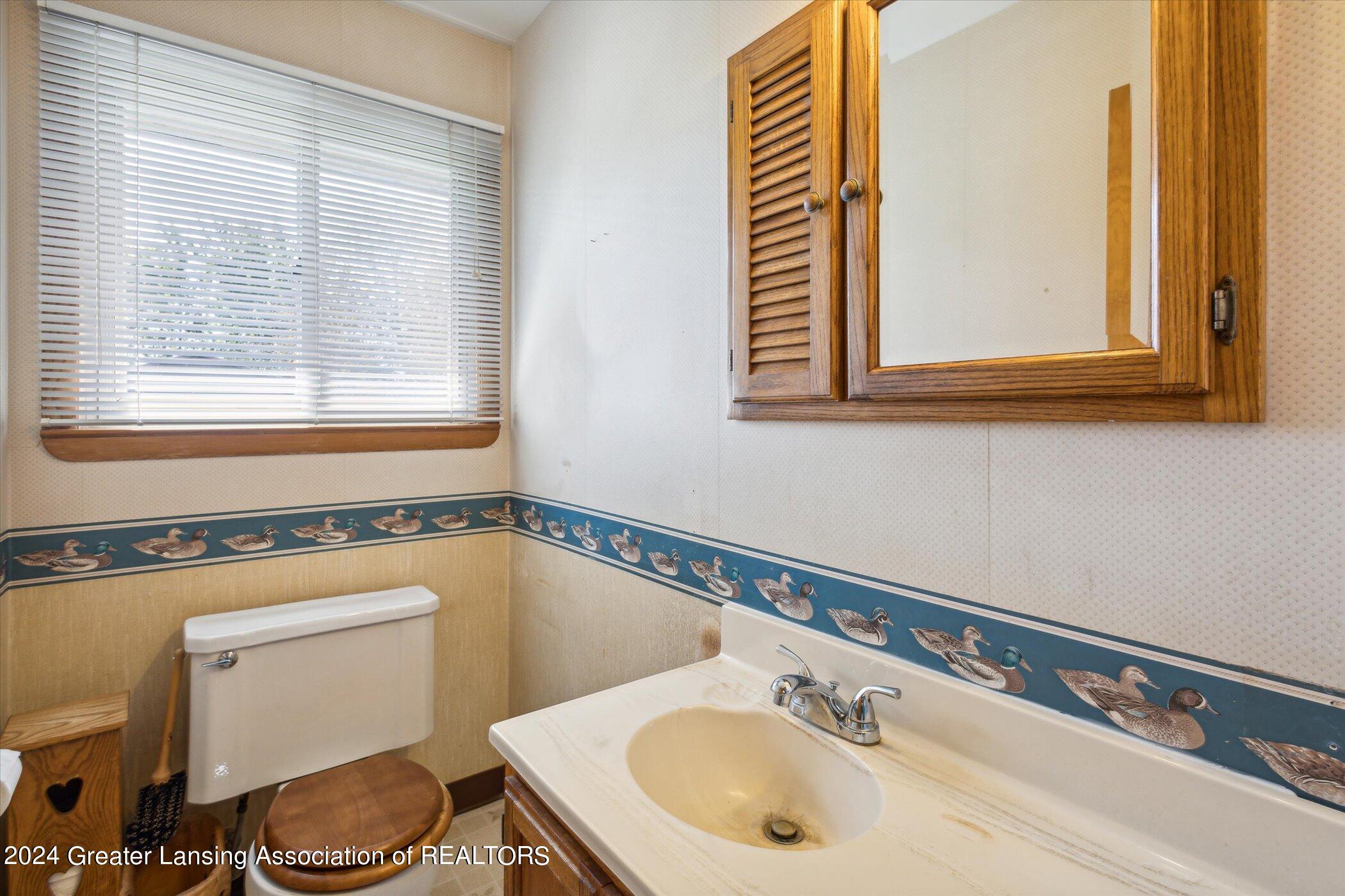 7041 West Howe Road Dewitt, MI 48820 - Photo 29 of 47 31-7041-W-Howe-Rd-DeWitt-MI-48820-Window