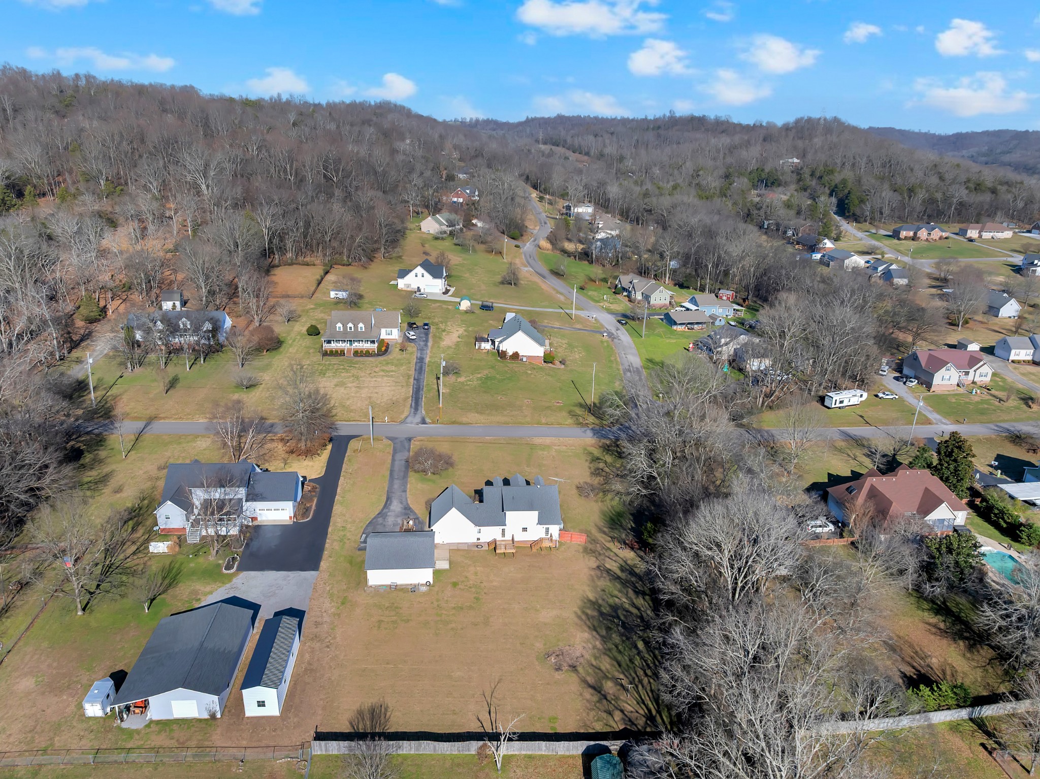 113 Matt Drive Bell Buckle, TN 37020 - Photo 4 of 34 a view of a city