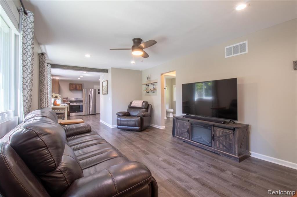 6087 North Irish Road Davison, MI 48423 - Photo 9 of 40
