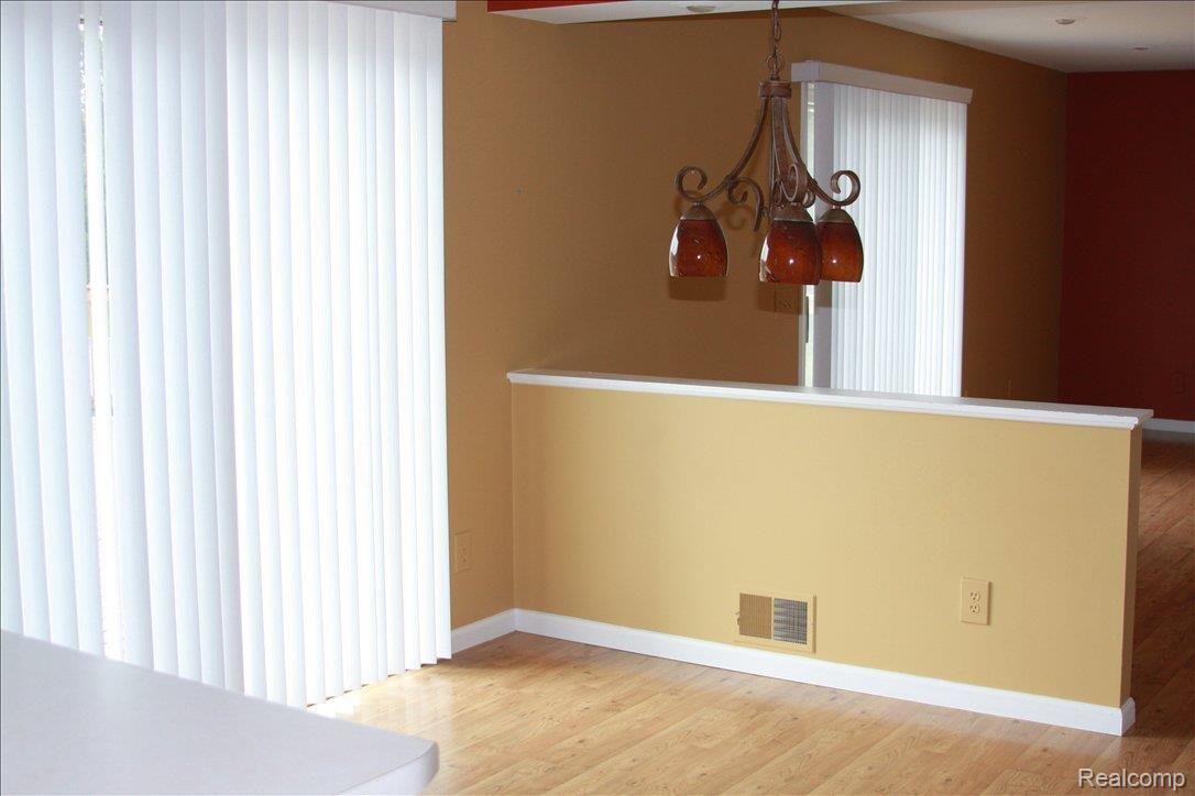 18489 Tipsico Road Fenton, MI 48430 - Photo 3 of 12 Nook