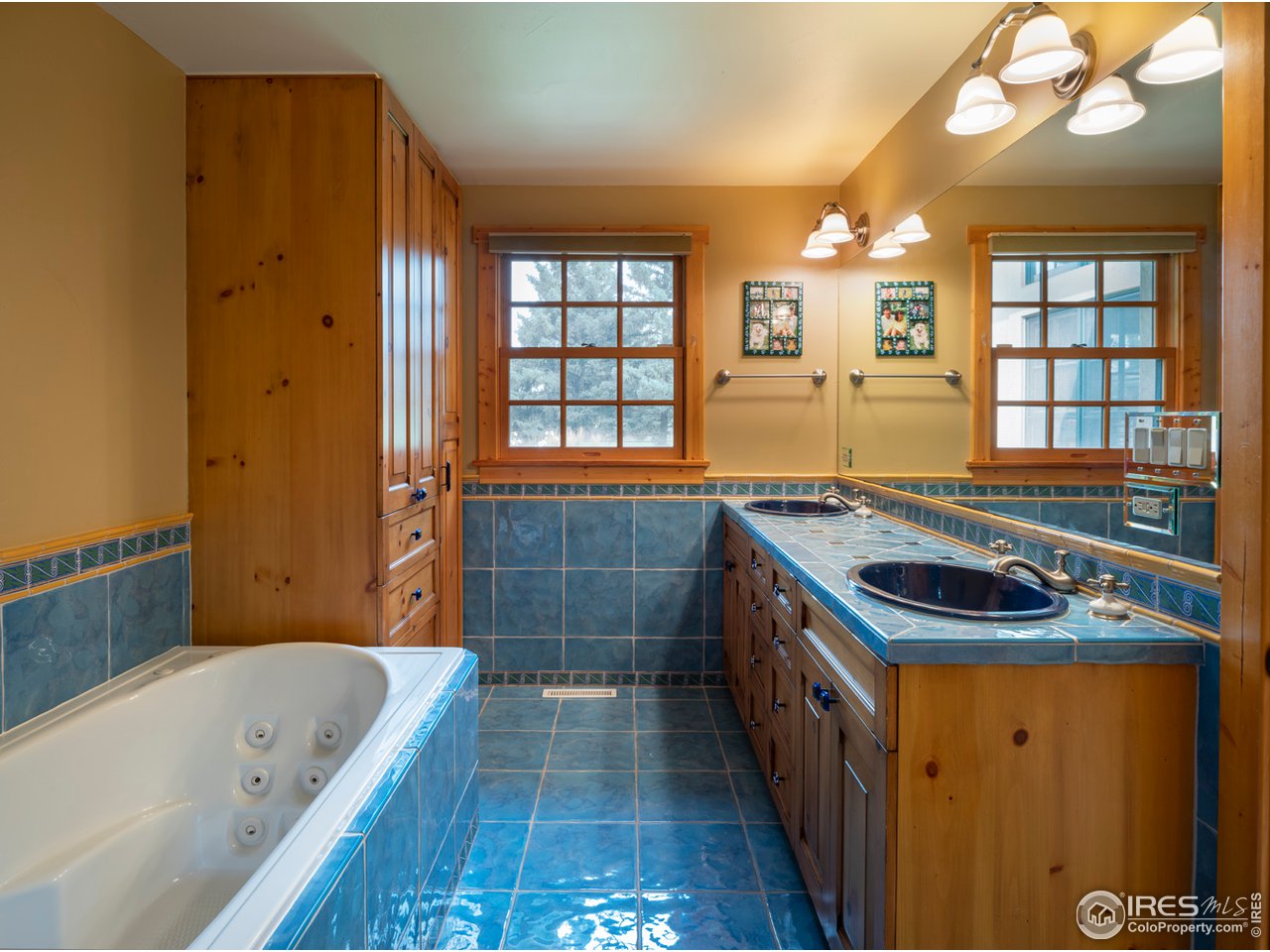 7088 Indian Peaks Trail Boulder, CO 80301 - Photo 25 of 40 Main floor master bath