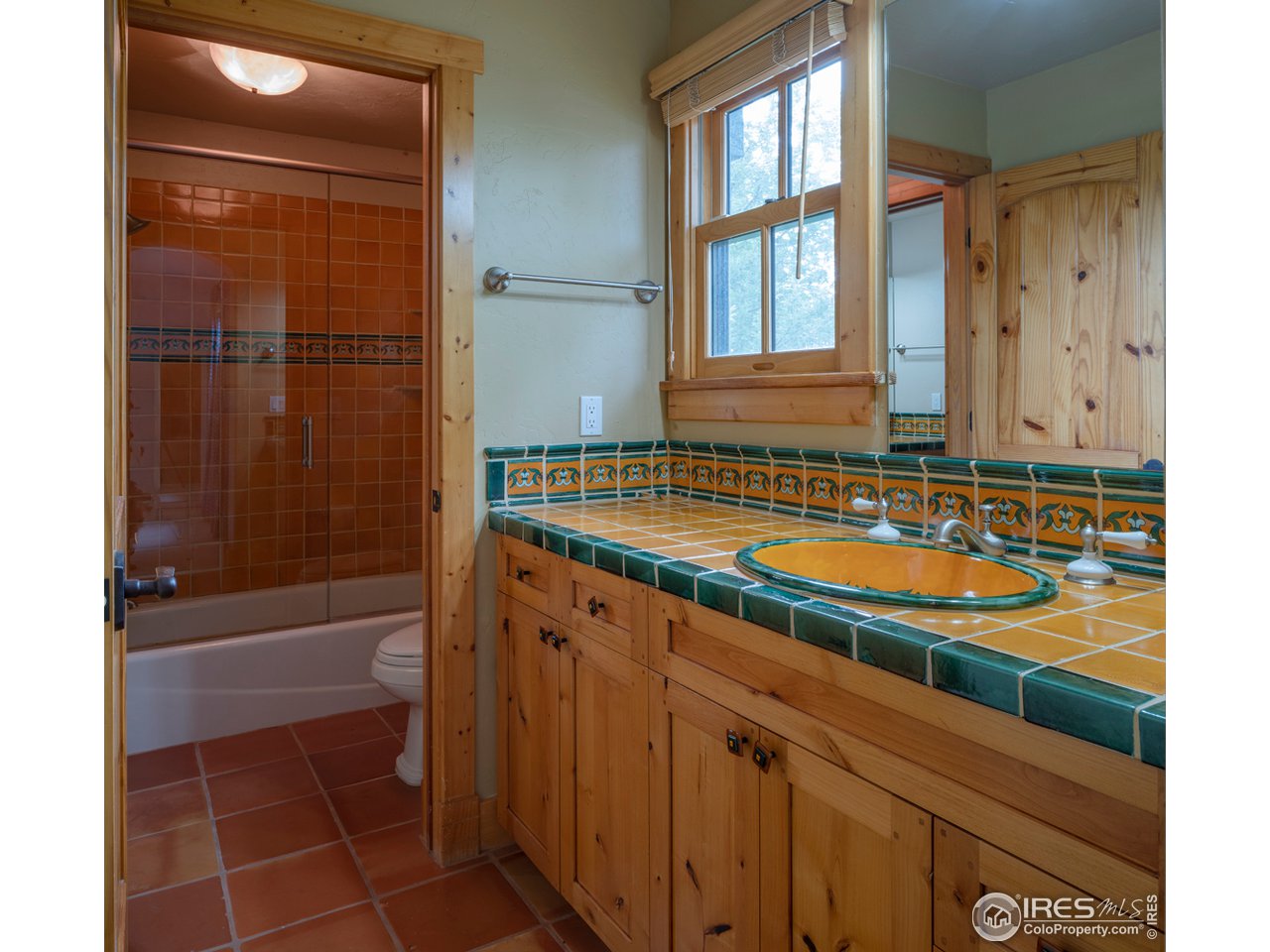 7088 Indian Peaks Trail Boulder, CO 80301 - Photo 28 of 40 Jack and Jill bath