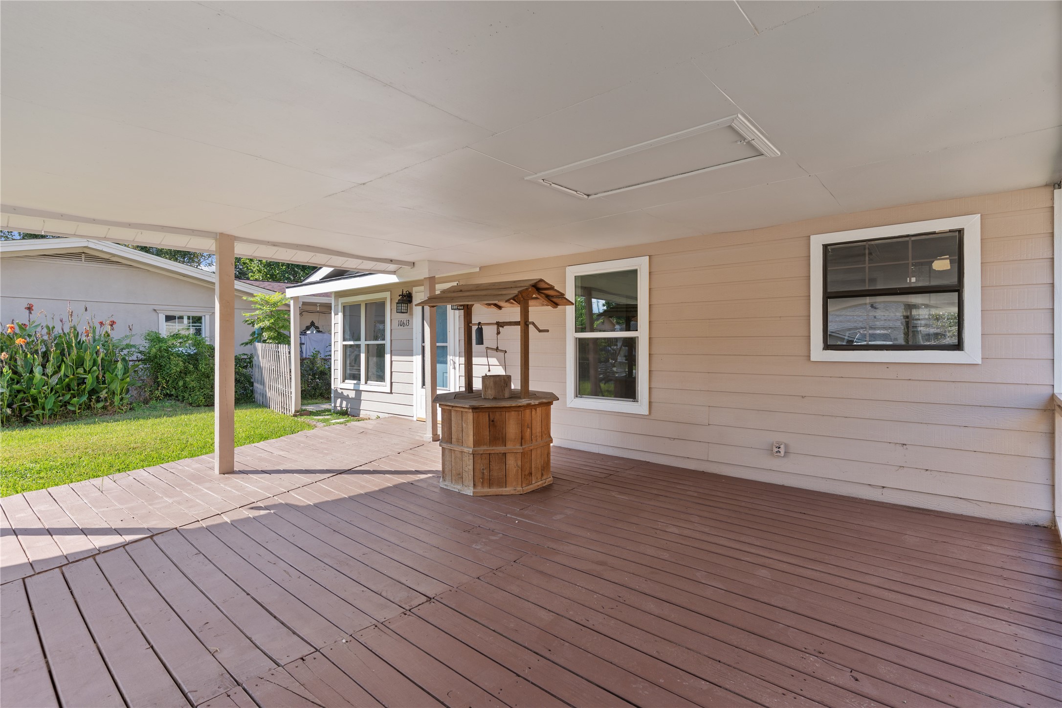 10613 Chadwick Street Houston, TX 77029 - Photo 5 of 30 a view of an empty room with wooden floor and a window