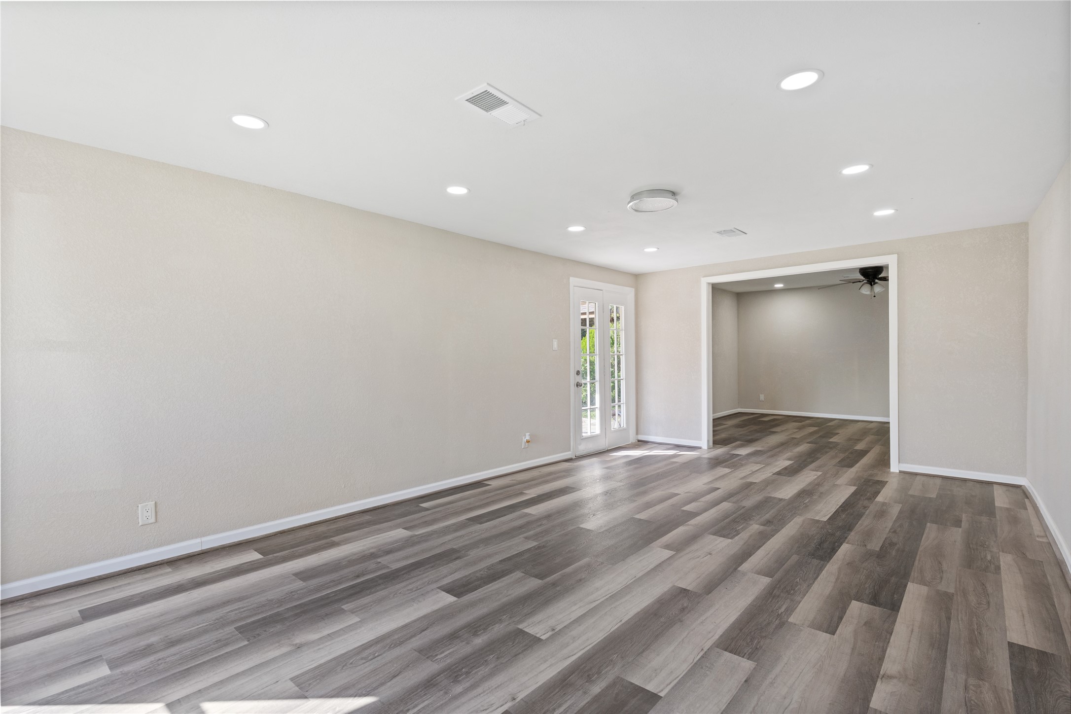 10613 Chadwick Street Houston, TX 77029 - Photo 7 of 30 a view of an empty room