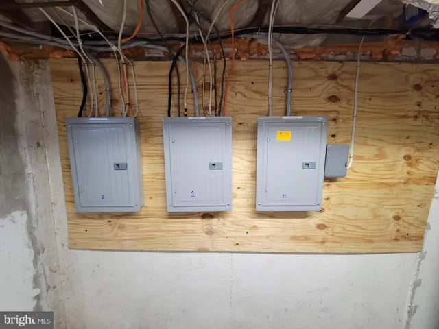 a view of a house with a back yard