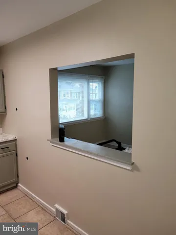 a view of empty room with window