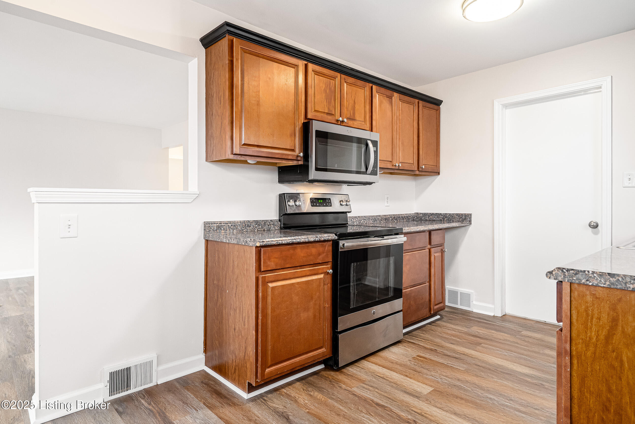 5252 Maryman Road Louisville, KY 40258 - Photo 14 of 46 5252 Maryman Dr-26