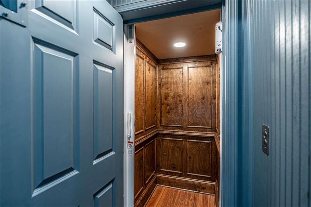 320 East 3rd Avenue Rome, GA 30161 - Photo 59 of 94 a view of walk in closet