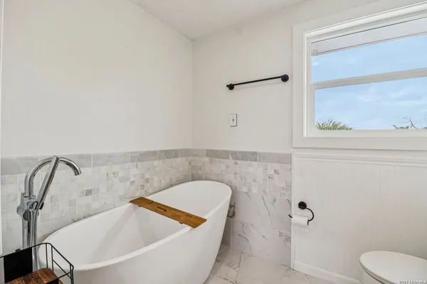 $2,300 | 302 Weathercock Lane, Windcrest, TX 78239