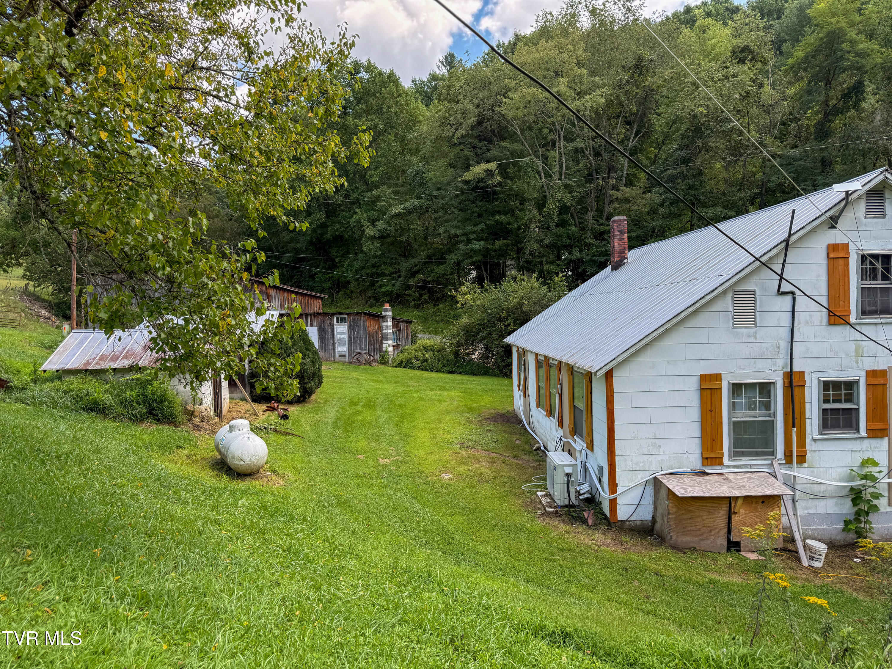 1091 Sandy Road Mountain City, TN 37683 - Photo 22 of 79 1091 Sandy Road 28