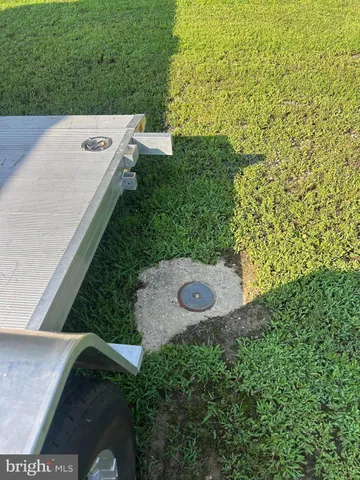 a view of a back yard