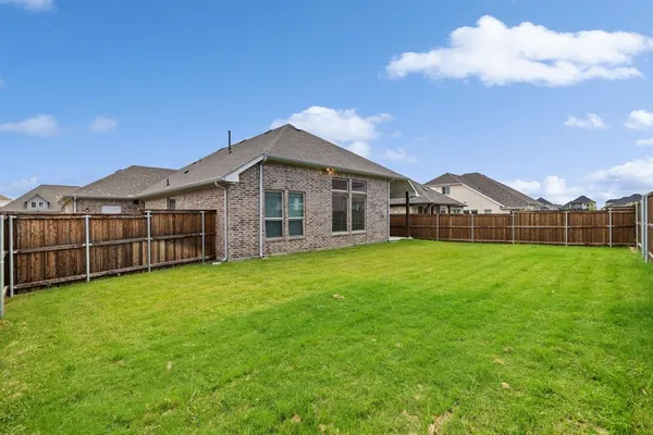 a view of a house with backyard and porch