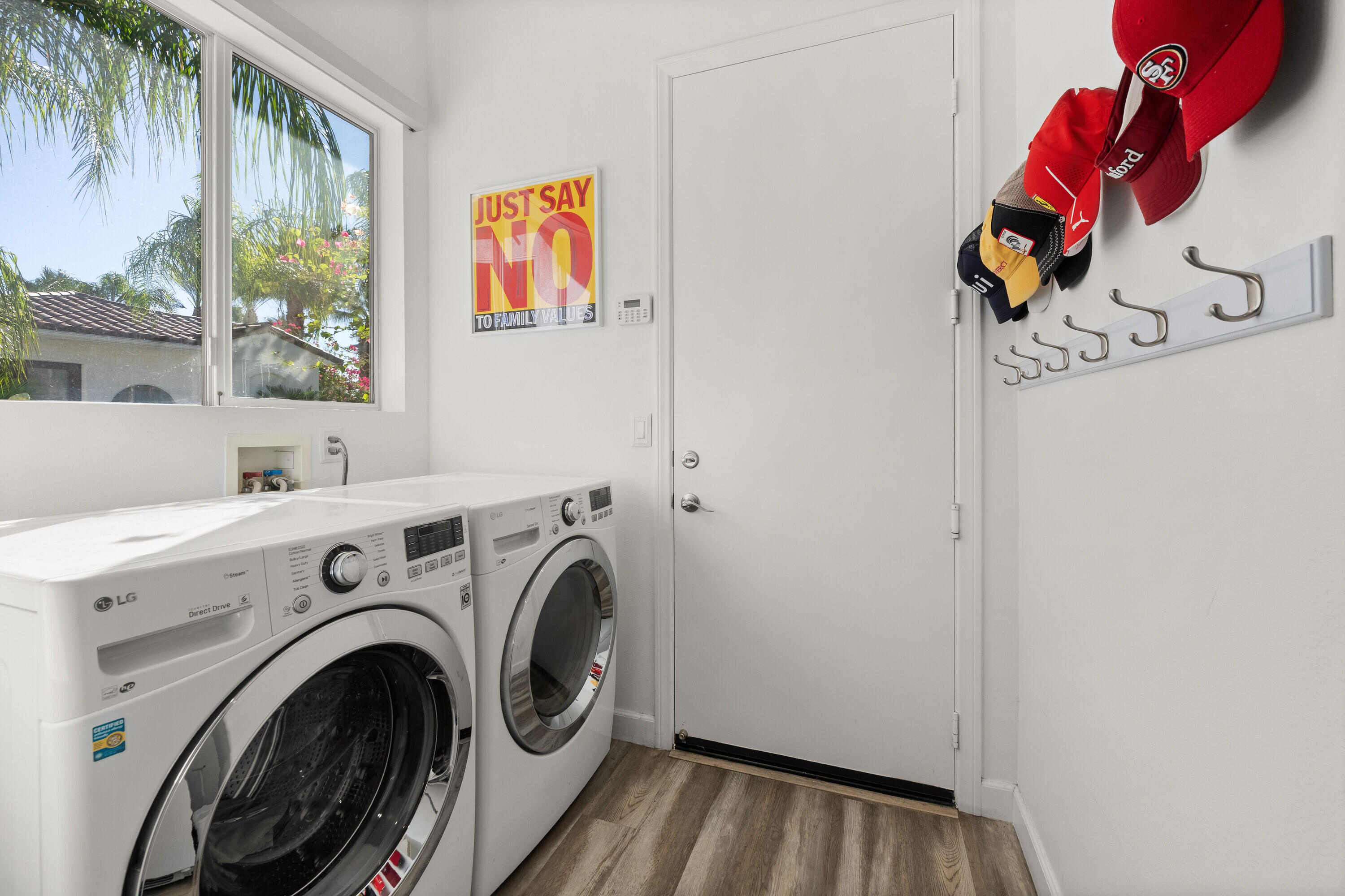 1400 Verdugo Road Palm Springs, CA 92262 - Photo 36 of 50 Laundry Room