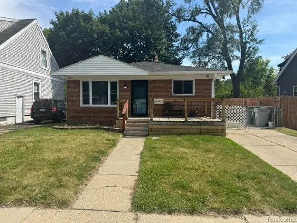 $174,900 | 1530 East Evelyn Avenue, Hazel Park, MI 48030