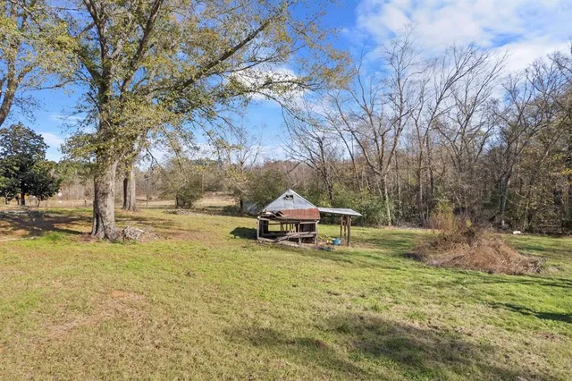 an aerial view of a yard with mountain