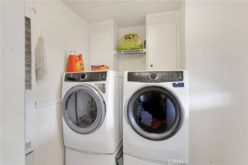 2494 Main Street, Unit 112 Barstow, CA 92311 - Photo 16 of 20 a utility room with dryer and washer