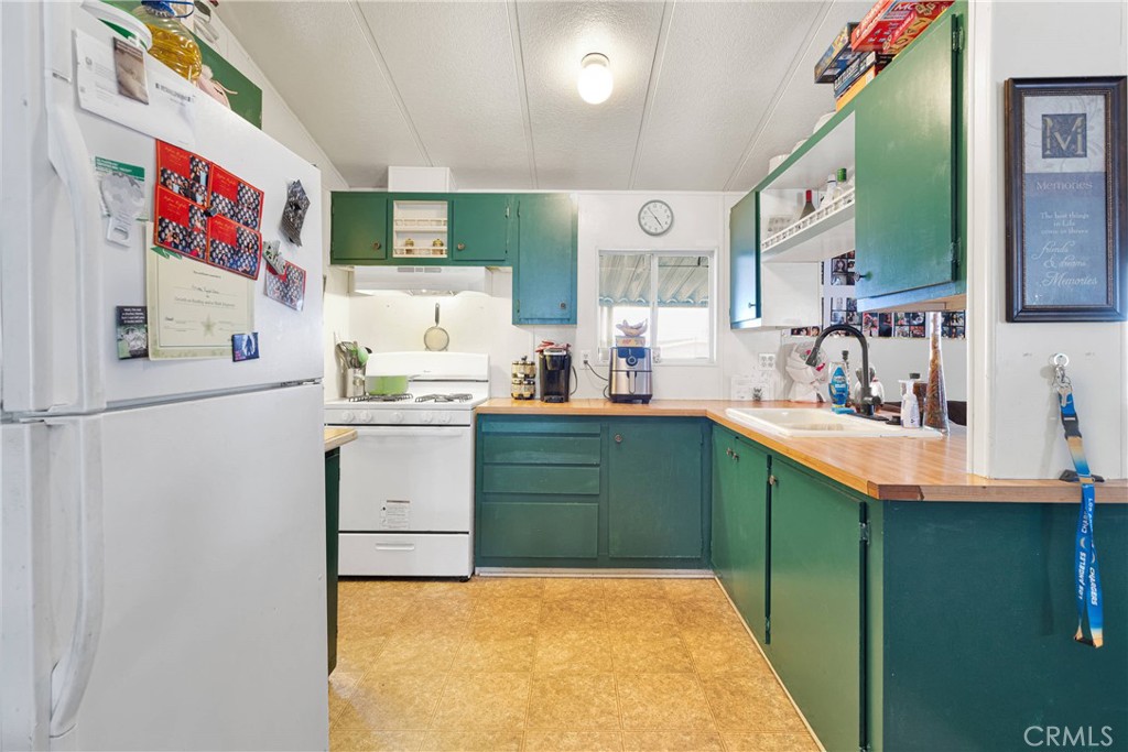 2494 Main Street, Unit 112 Barstow, CA 92311 - Photo 8 of 20 a kitchen with a sink cabinets and wooden floor