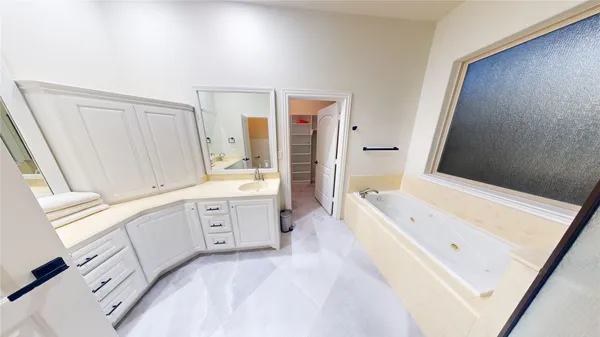 $3,100 | 119 April Waters Drive West, Conroe, TX 77356