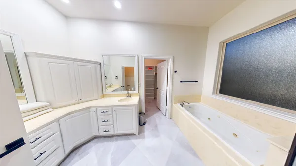 $3,100 | 119 April Waters Drive West, Conroe, TX 77356