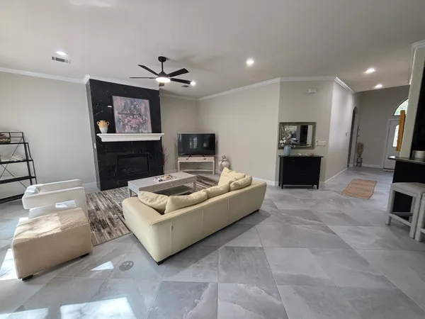 $3,100 | 119 April Waters Drive West, Conroe, TX 77356