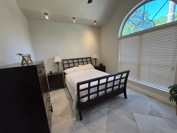 $3,100 | 119 April Waters Drive West, Conroe, TX 77356