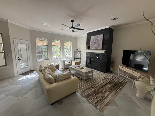 $3,100 | 119 April Waters Drive West, Conroe, TX 77356