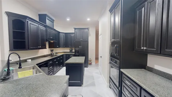 $3,100 | 119 April Waters Drive West, Conroe, TX 77356