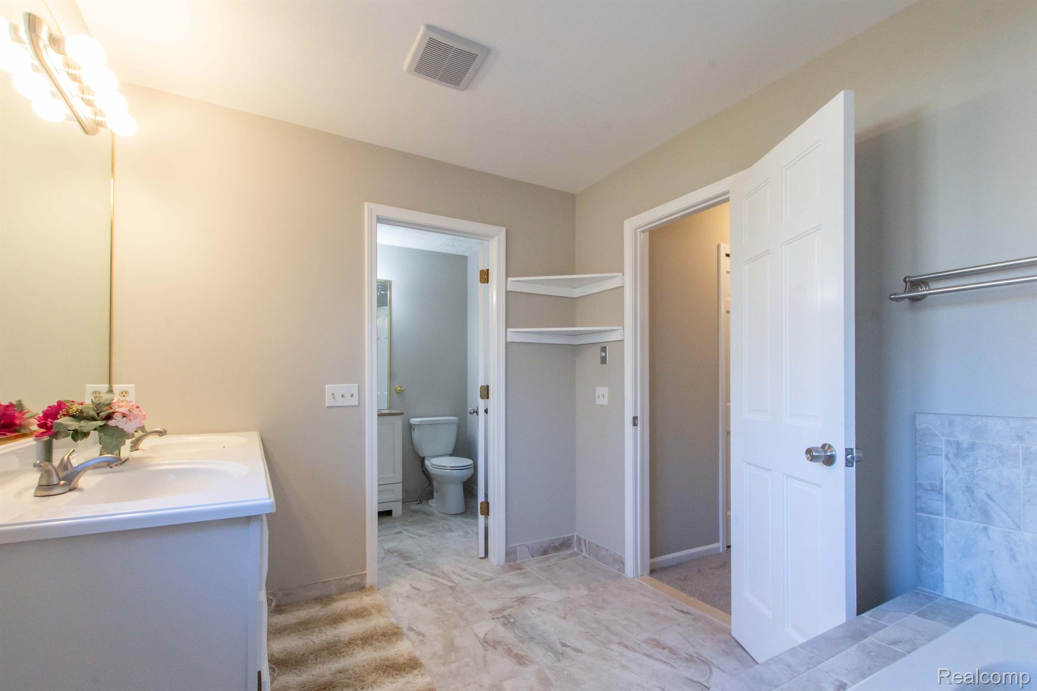 876 Taj Drive Rochester, MI 48307 - Photo 42 of 81 Gallery Image 42