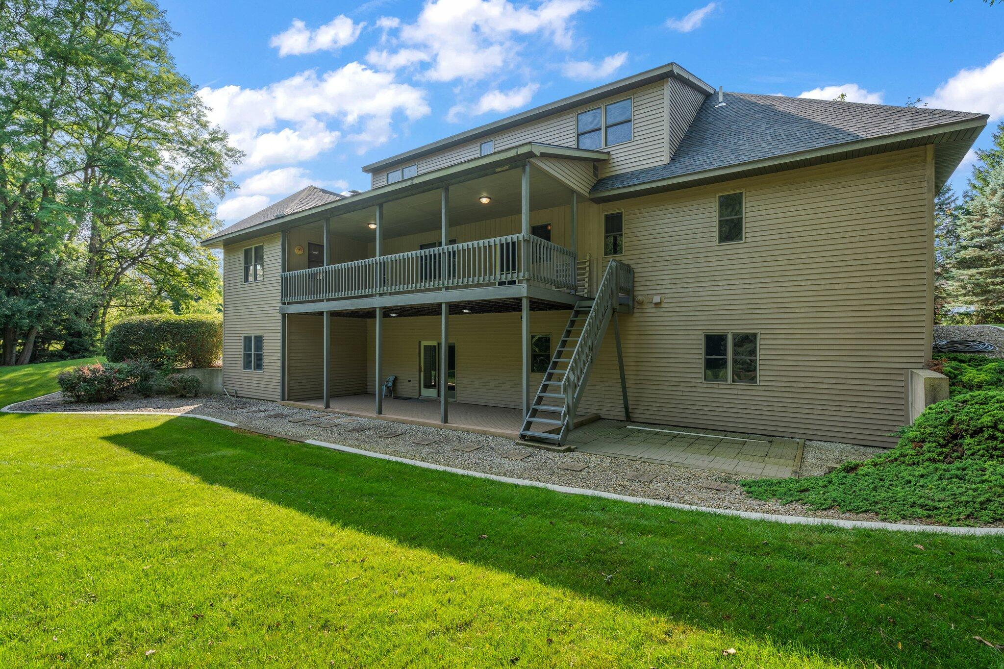 674 Harvest Road Valparaiso, IN 46383 - Photo 3 of 93 2048x1365