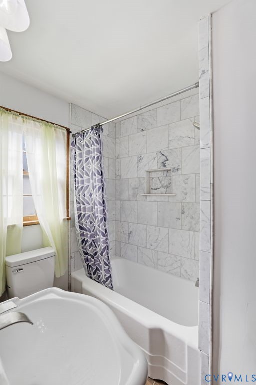 3200 Manorcrest Road Richmond, VA 23234 - Photo 22 of 34 a bathroom with a bathtub and shower
