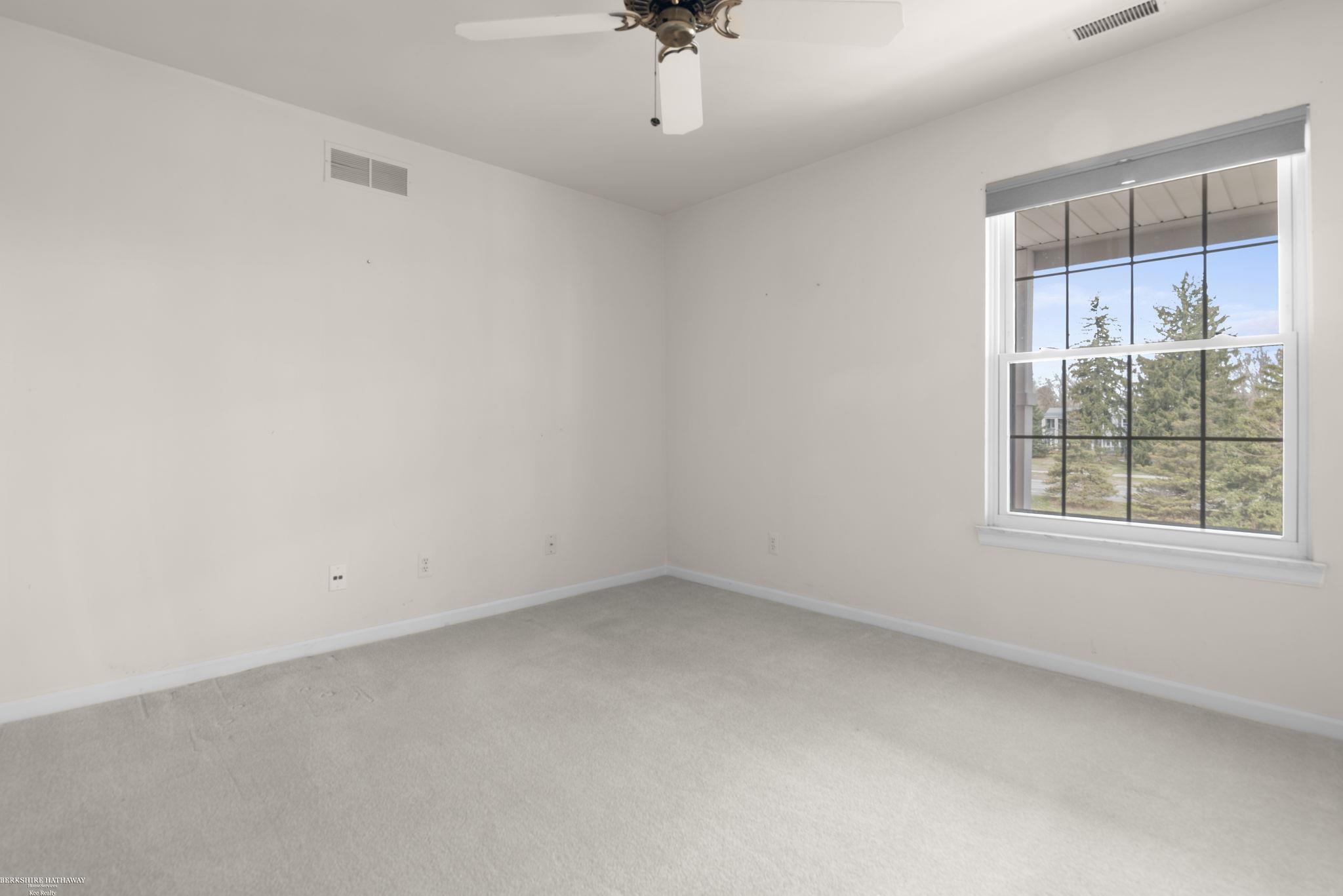 1645 Huntington Park Rochester, MI 48309 - Photo 21 of 29 Second Bedroom