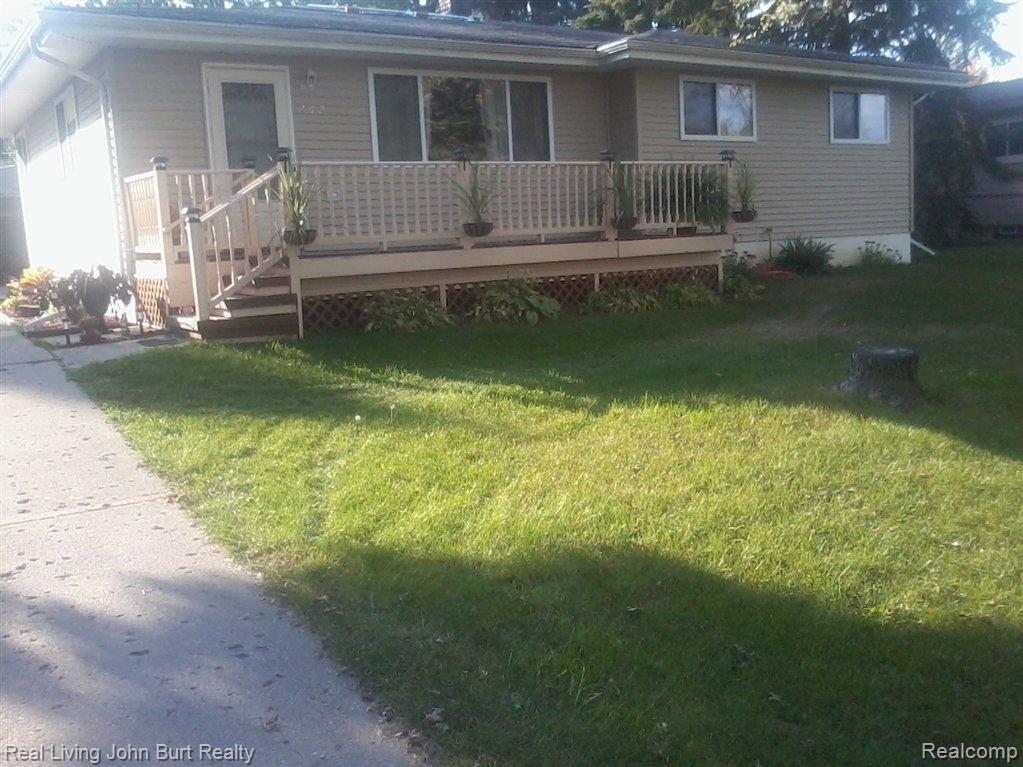 2627 Frembes Road Waterford, MI 48329 - Photo 2 of 17 front summer