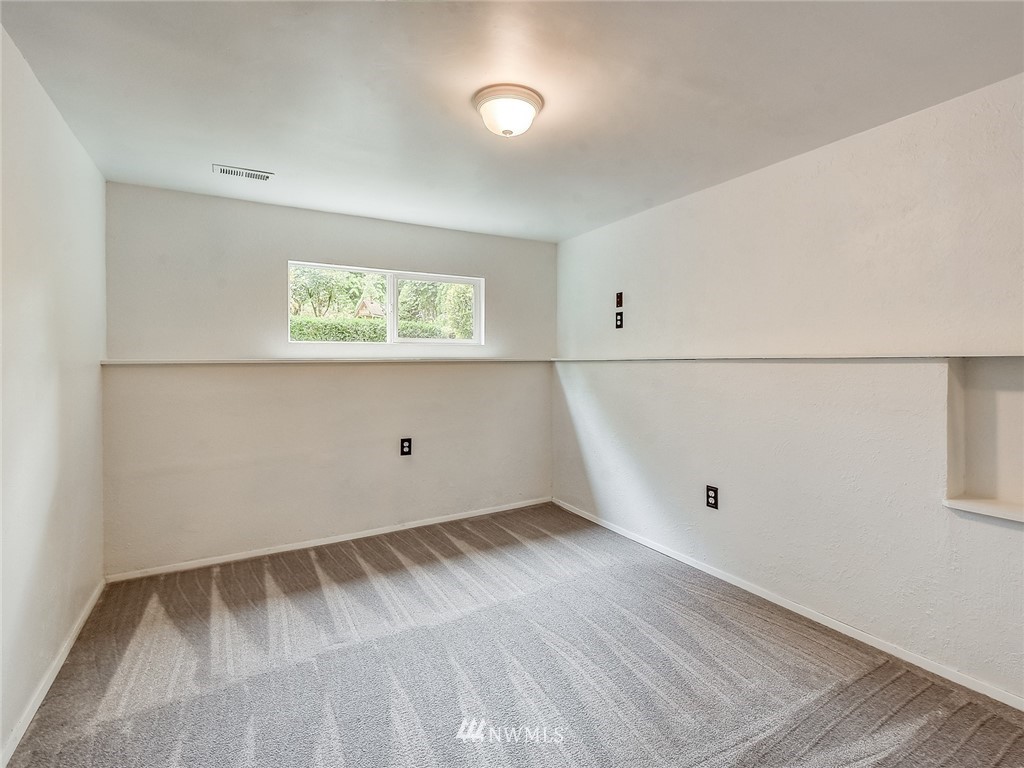 16223 Southeast 136th Street Renton, WA 98059 - Photo 13 of 25 Gallery Image 13
