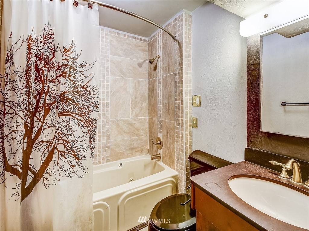 16223 Southeast 136th Street Renton, WA 98059 - Photo 16 of 25 Gallery Image 16