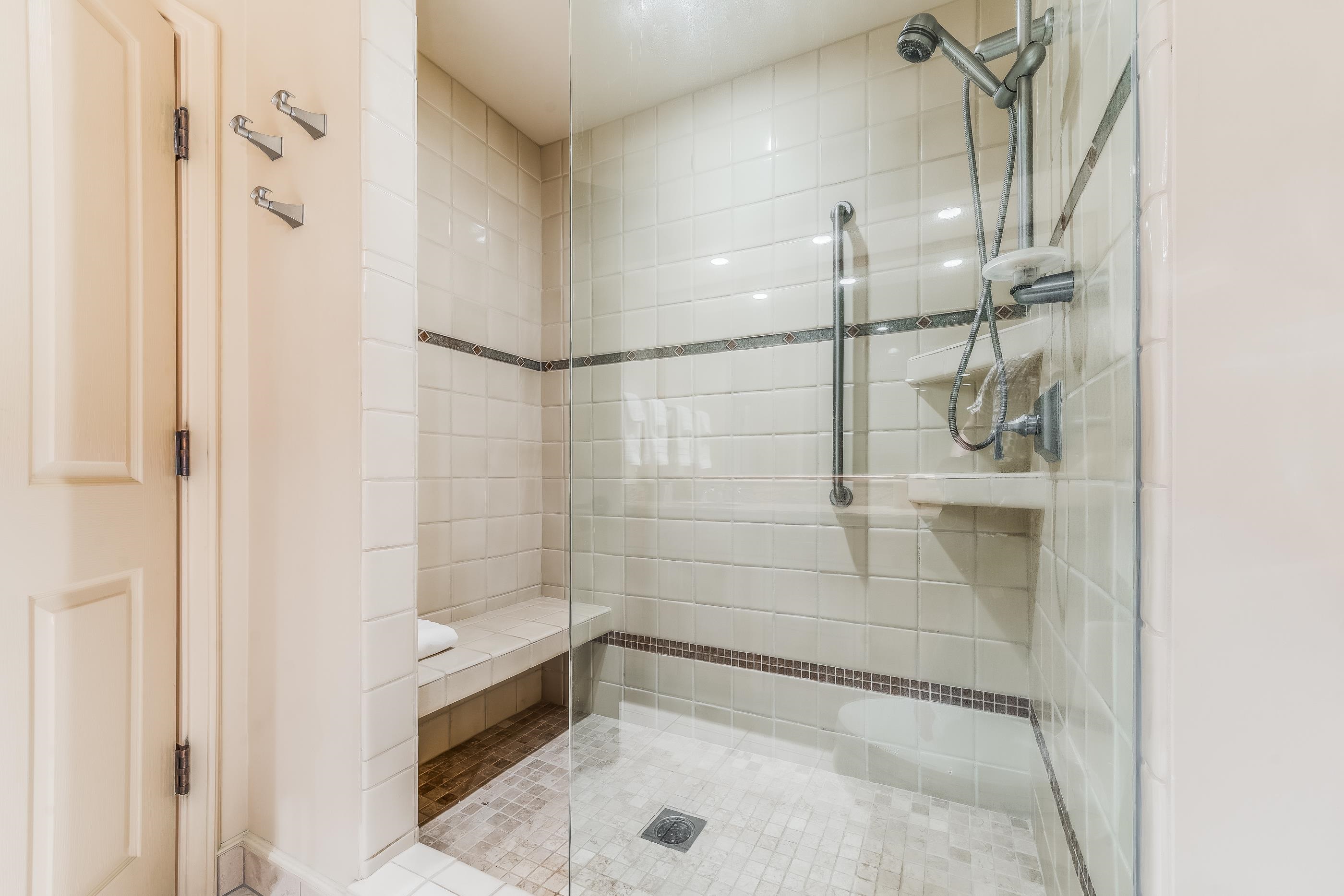 4850 Makena Alanui Road, Unit C106 Kihei, HI 96753 - Photo 28 of 49 a bathroom with a glass shower door