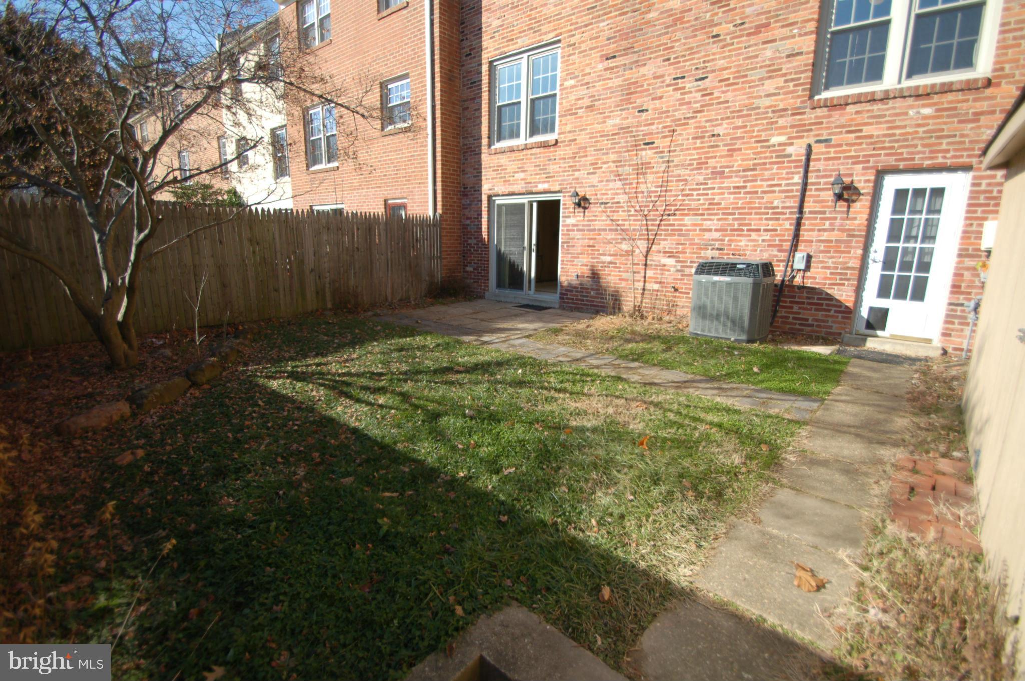 8443 Lakinhurst Lane Springfield, VA 22152 - Photo 26 of 30 Exterior (Rear)