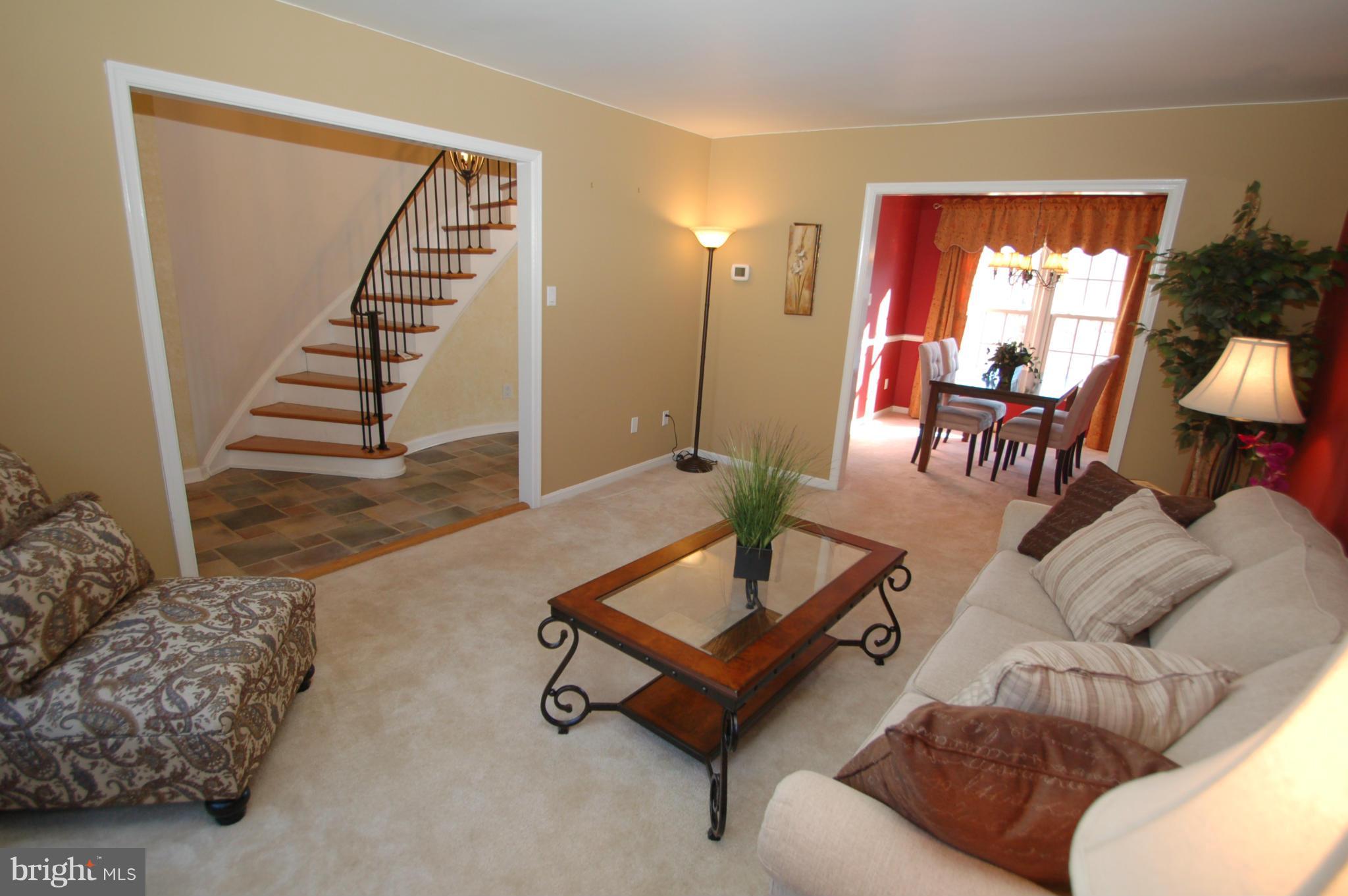 8443 Lakinhurst Lane Springfield, VA 22152 - Photo 5 of 30 Living Room
