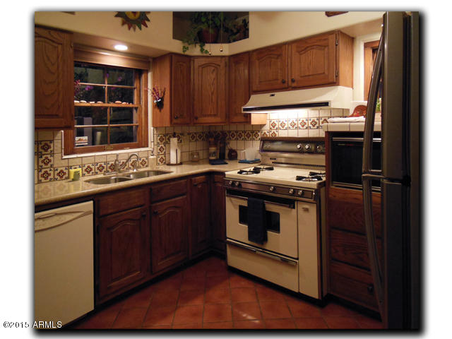 310 West Almeria Road Phoenix, AZ 85003 - Photo 11 of 34 10_Kitchen1_310WAlmeria