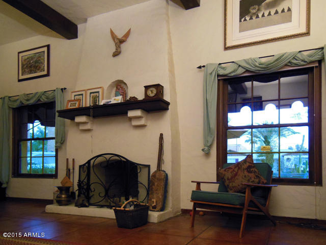 310 West Almeria Road Phoenix, AZ 85003 - Photo 5 of 34 LivingRoom7_310WAlmeria