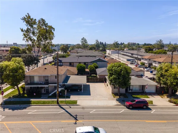 $1,700,000 | 10861 Walnut Street, Los Alamitos, CA 90720
