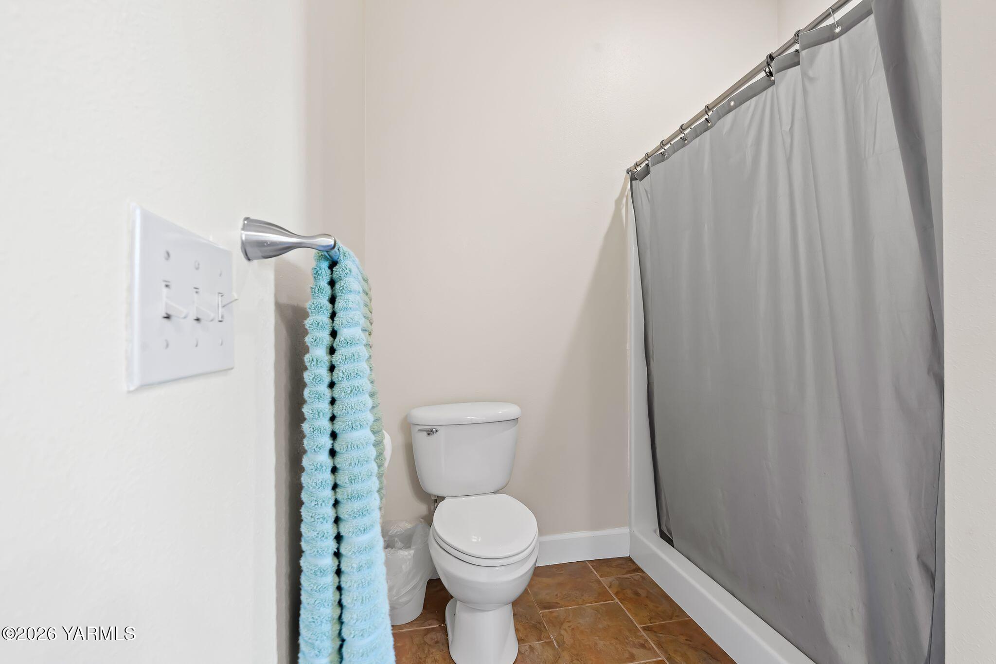 1575 Nile Road Naches, WA 98937 - Photo 27 of 51 a white toilet sitting next to a shower curtain