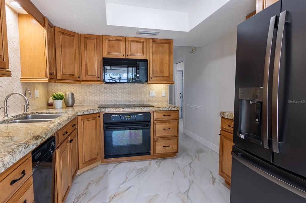 3338 Roslyn Road Venice, FL 34293 - Photo 8 of 31 Gallery Image 8