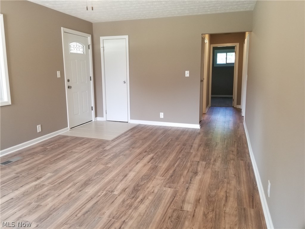 412 Metcalf Road Elyria, OH 44035 - Photo 5 of 20 Gallery Image 5